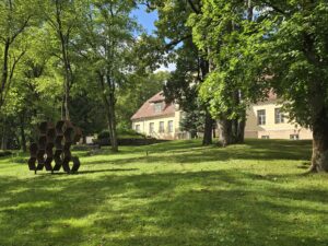 Vides objekts “Bišu simfonija” Vecbebru muižas parkā