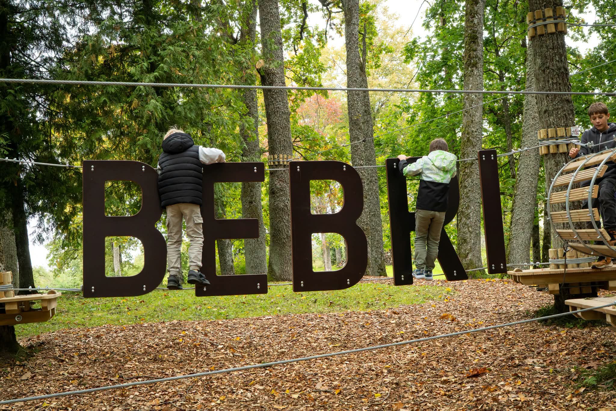 Vecbebros atklāts piedzīvojumu parks