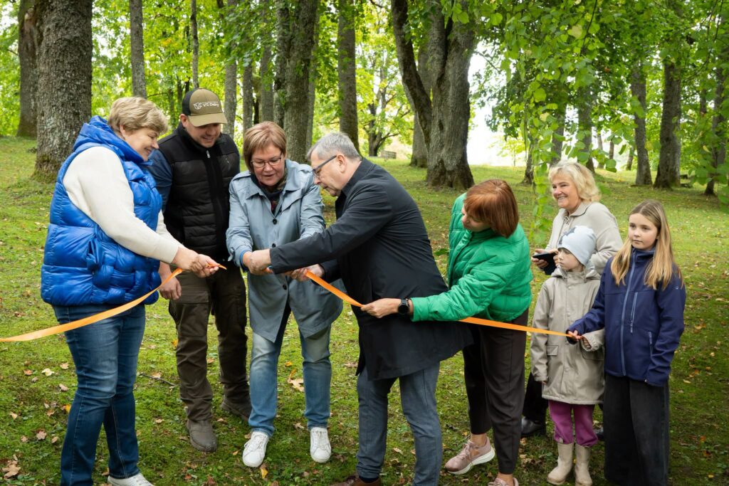 Piedzīvojumu parka atklāšanas lenta